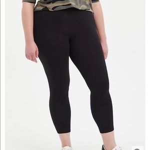 NWT Torrid Crop leggings